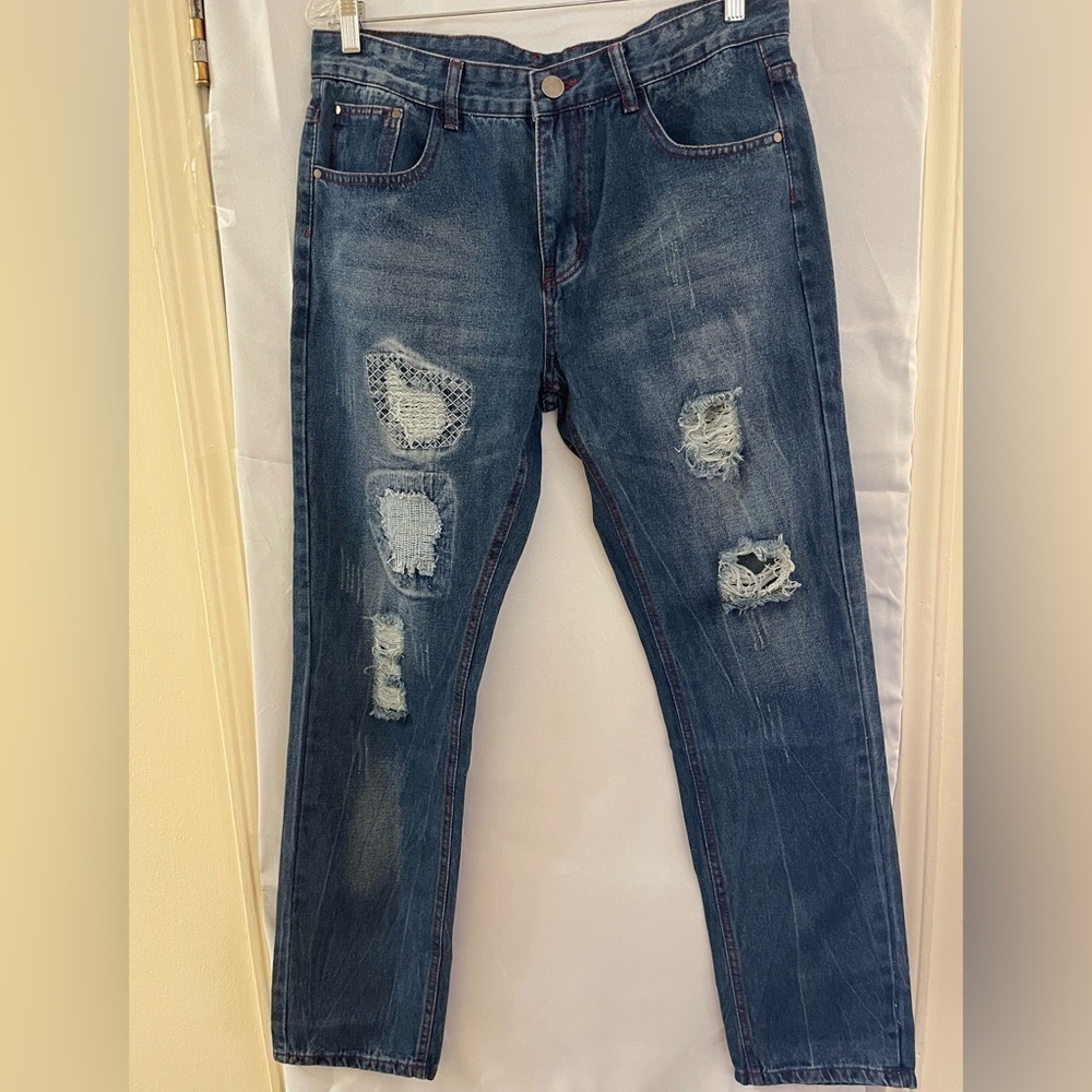 Men’s Size 35 Fashionable Distressed Medium Washed Jeans Denim NWT